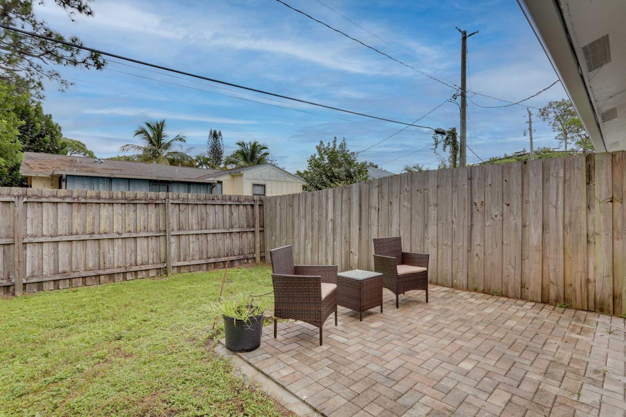 Townhome With Patio And Yard About 6 Mi To Beach! *