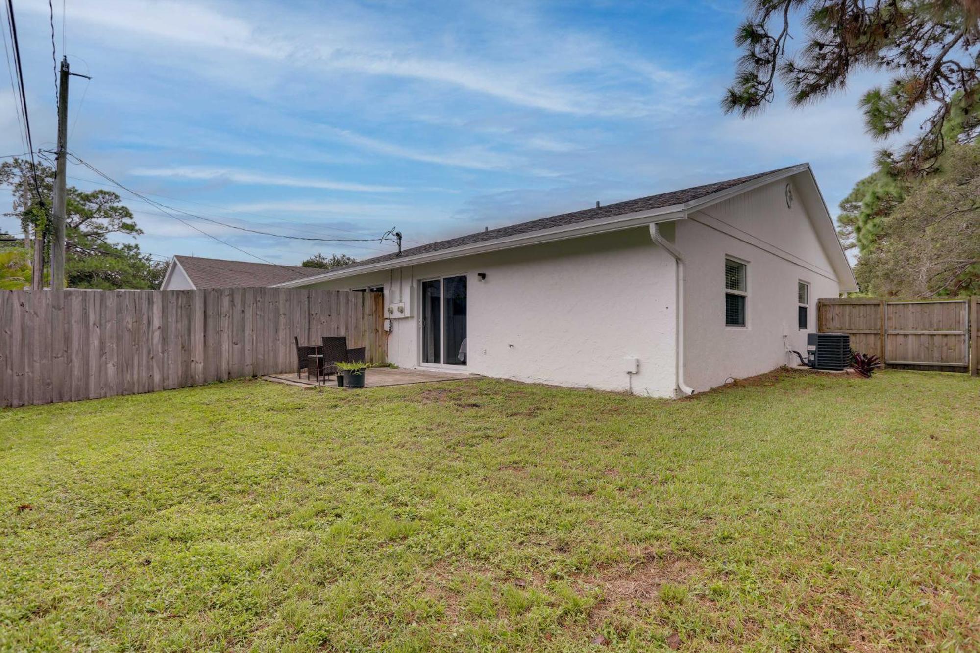 Townhome With Patio And Yard About 6 Mi To Beach! Holiday home *