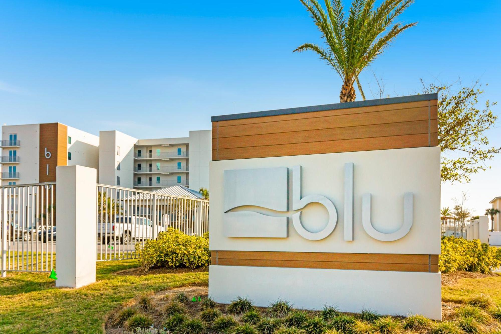 Blu *