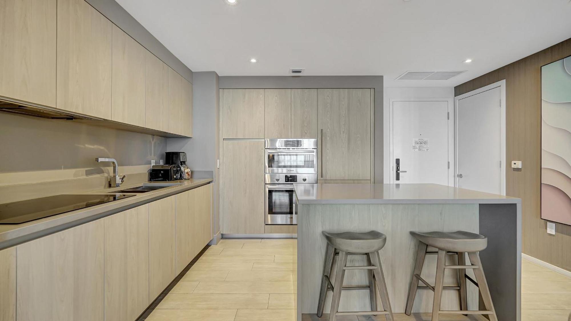 Apartment Elegance By The Ocean - 2bd Hyde House Gem With Luxury Amenities