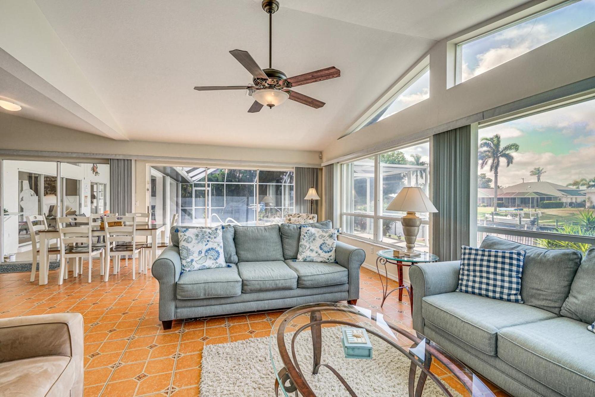Sunny With Lanai And Pool On Canal! * Cape Coral