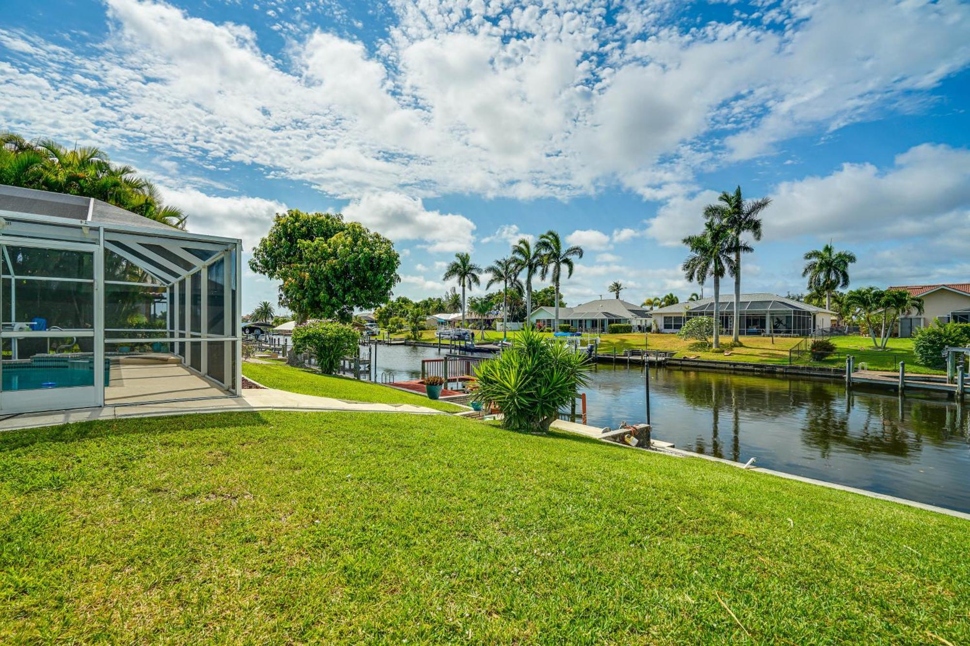 Sunny With Lanai And Pool On Canal!