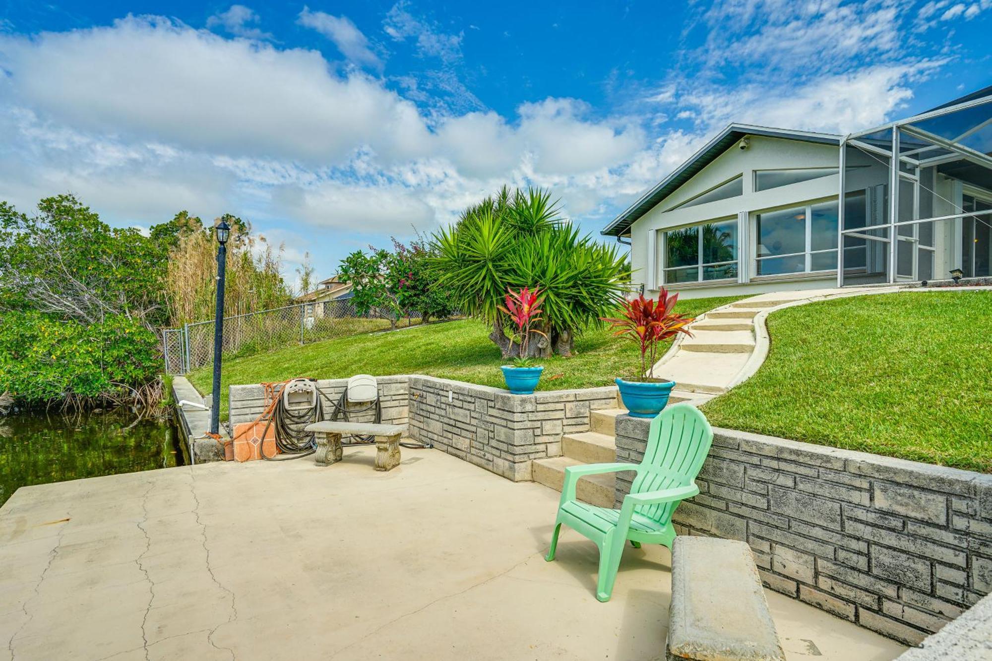 Sunny With Lanai And Pool On Canal! Holiday home