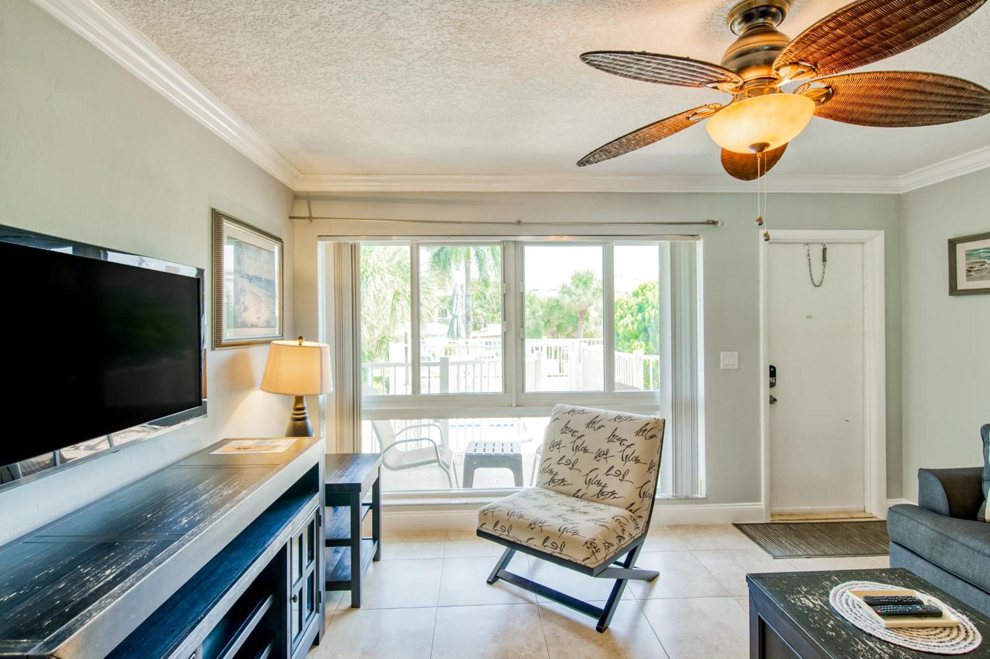 Floranada Apartment