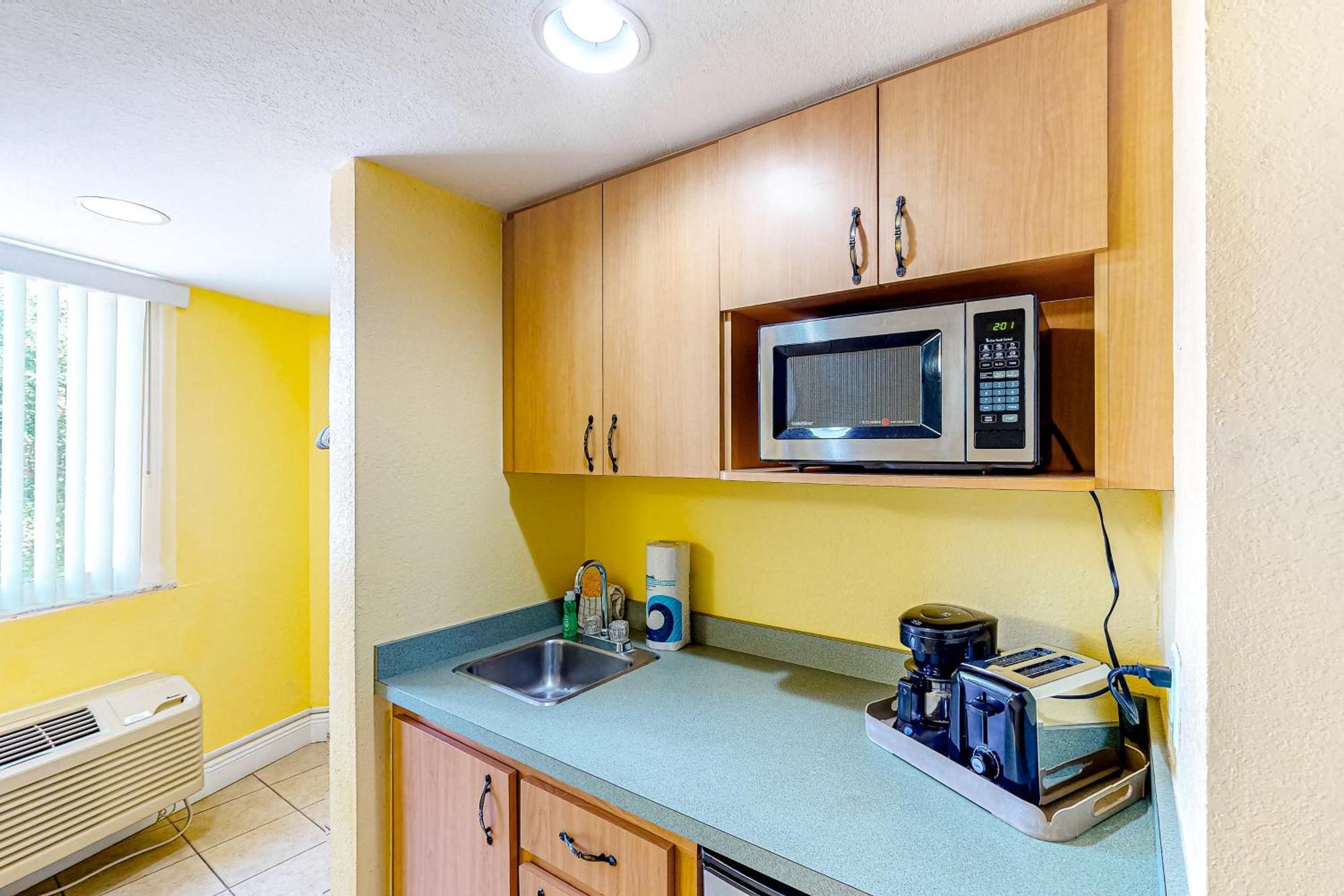 Pelican Pointe Apartment *