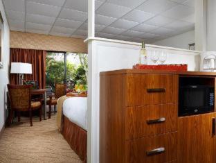 Western & Hotel Naples