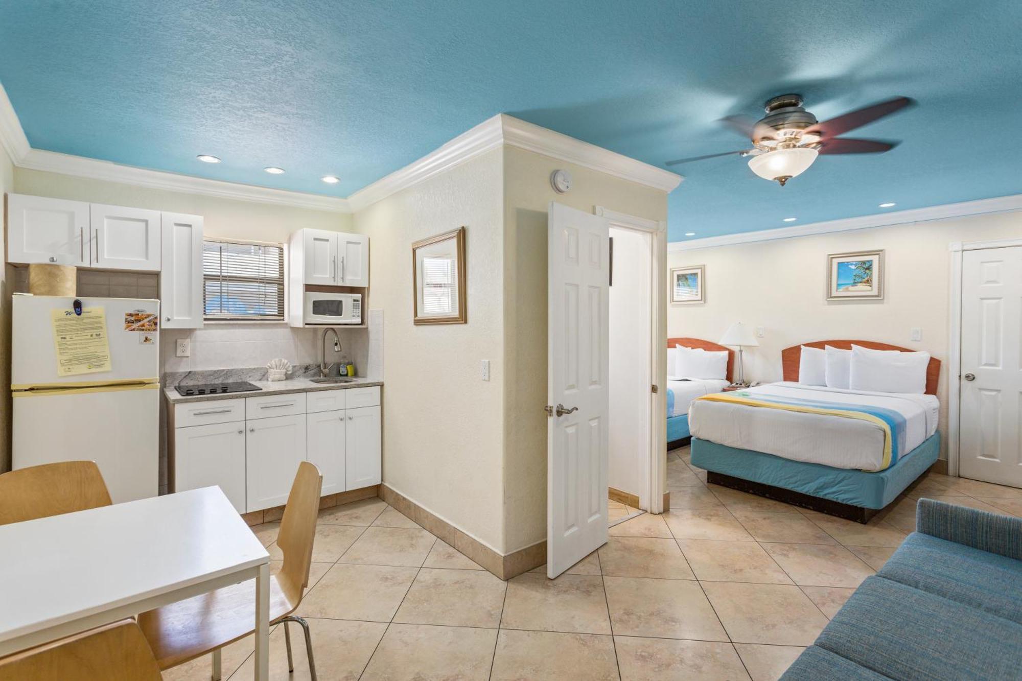 Bayview Plaza Waterfront Hotel