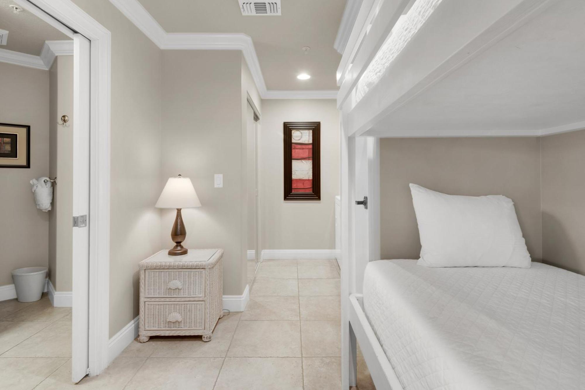 Holiday home Tops'l Tides I