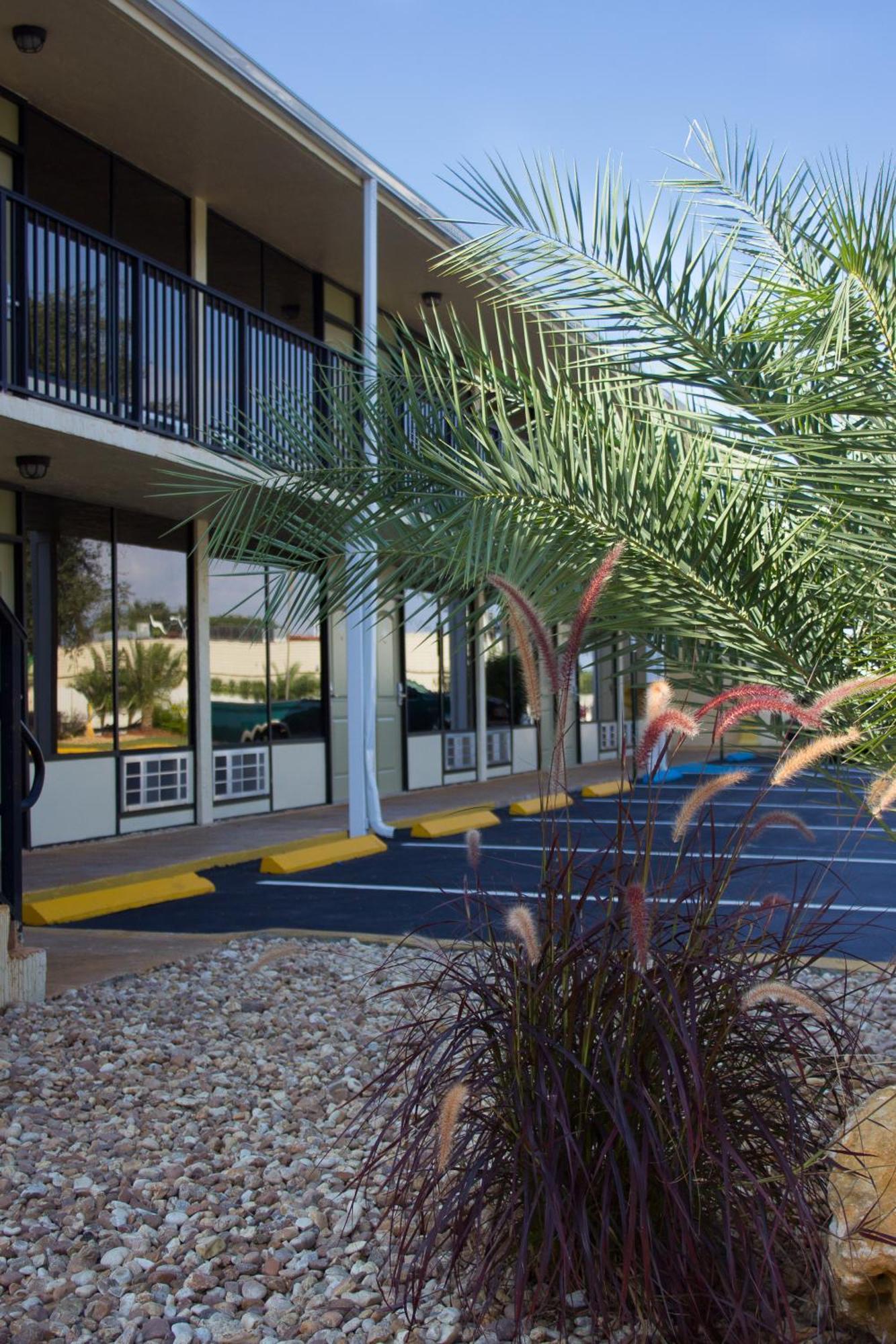 At - Pierce Hotel