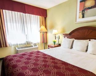 Stayable At Florida Mall Hotel