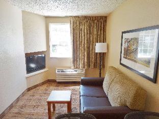 Extended America Select - Orlando - Mary - 1040 Greenwood Blvd Hotel