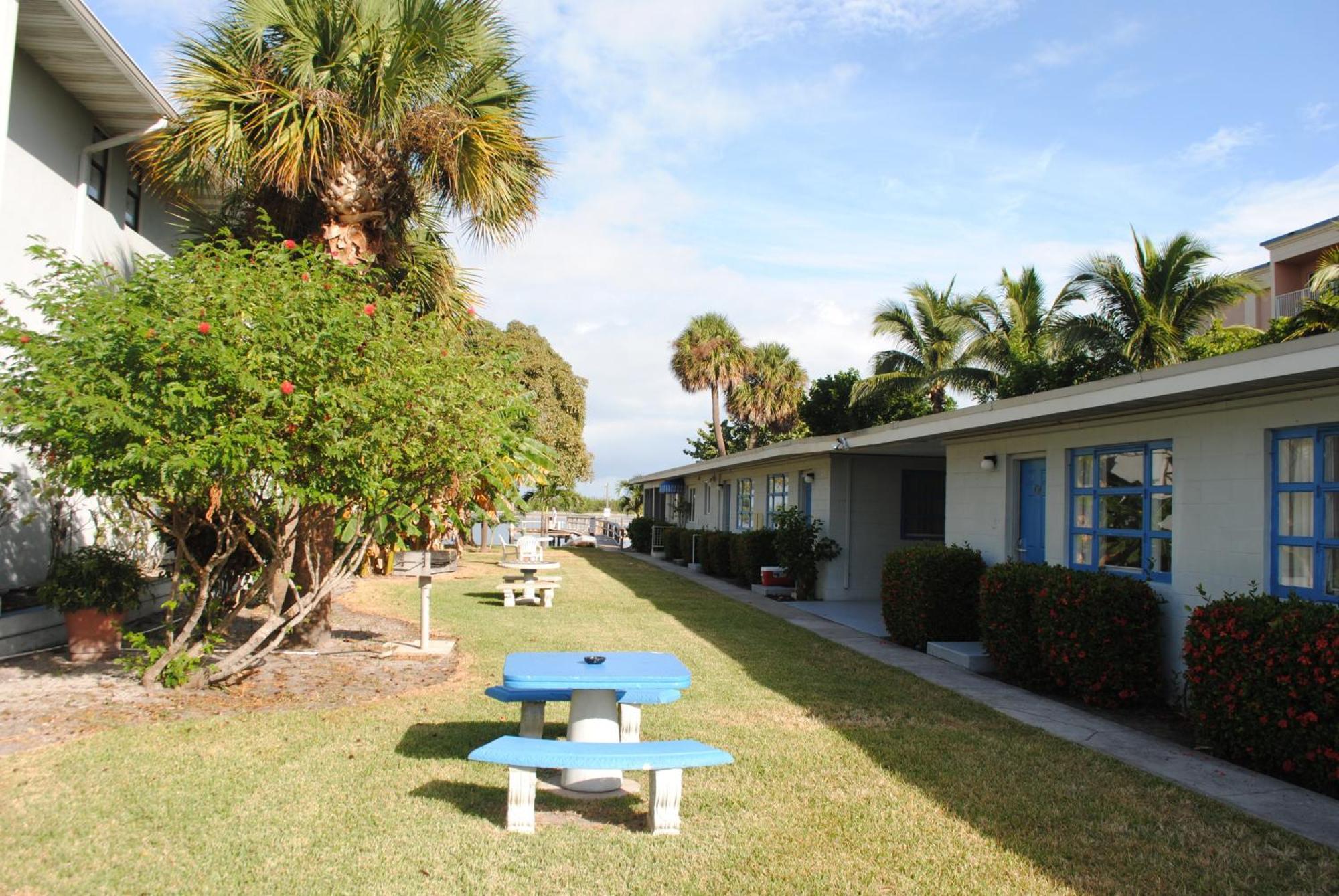 Dockside & Resort 3*