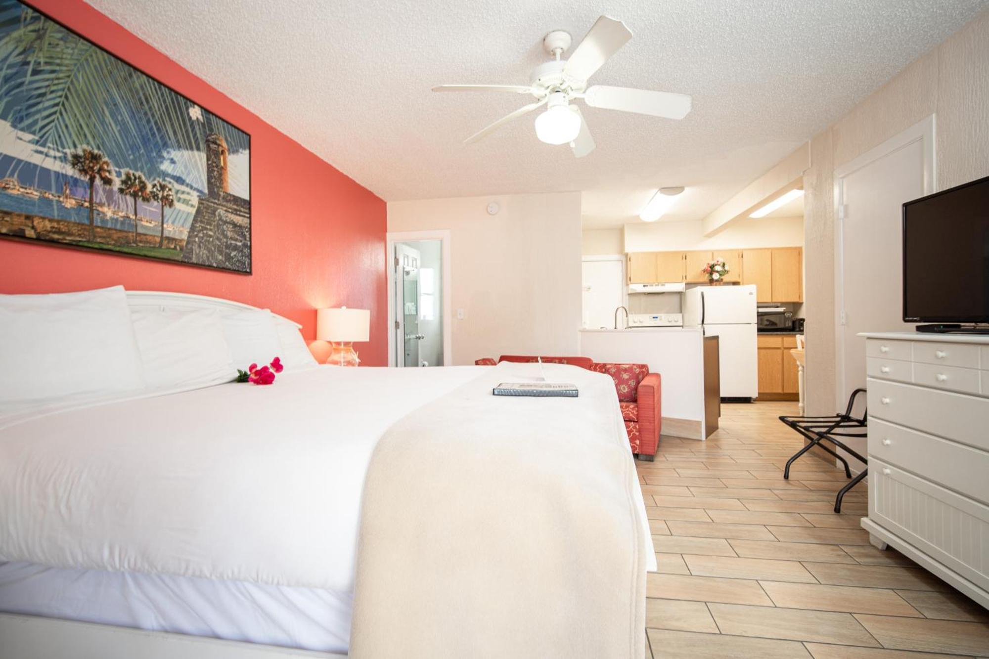 Island Sun & - Venice, Florida Historic Downtown & Getaway Venice