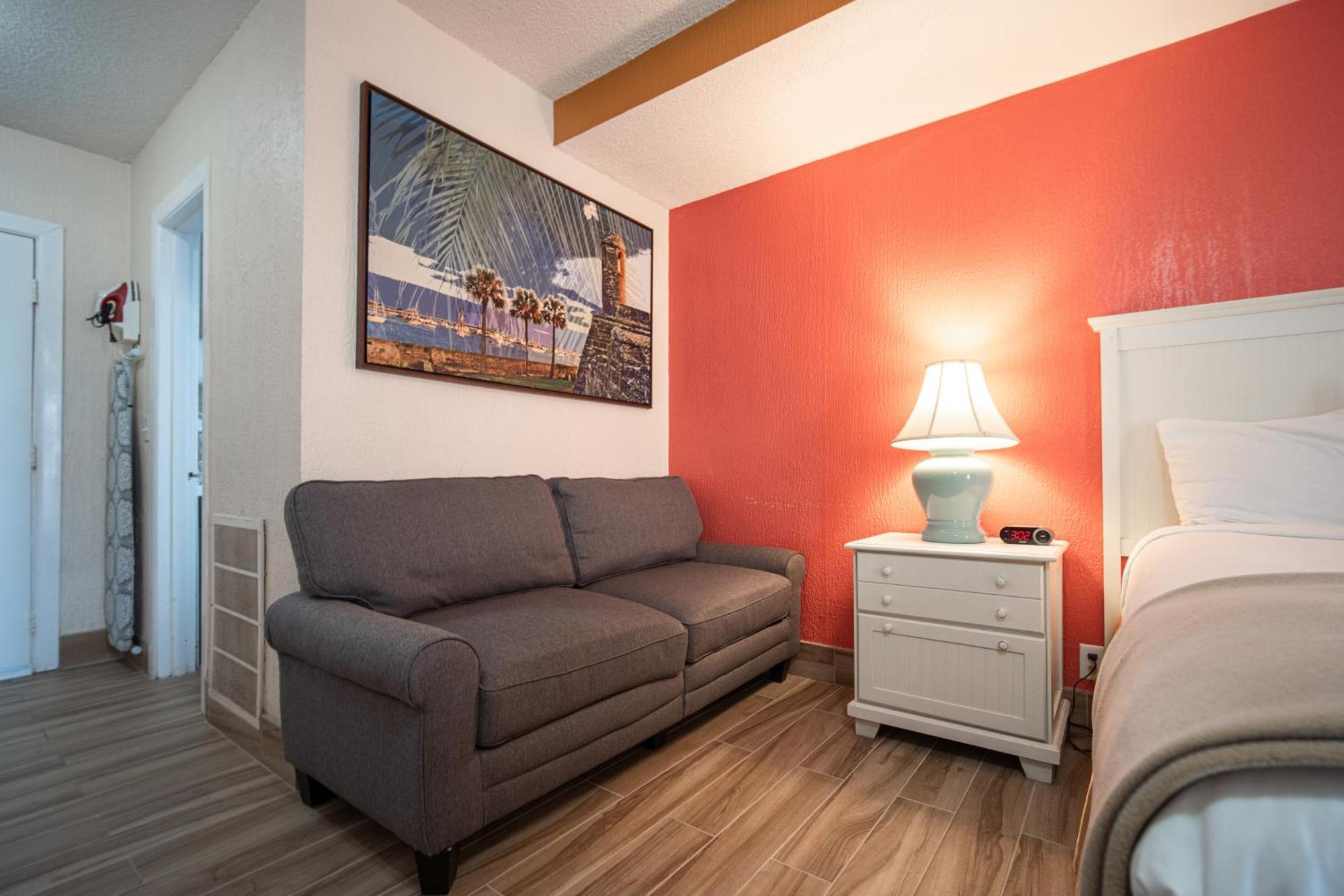 Island Sun & - Venice, Florida Historic Downtown & Getaway Motel 2*