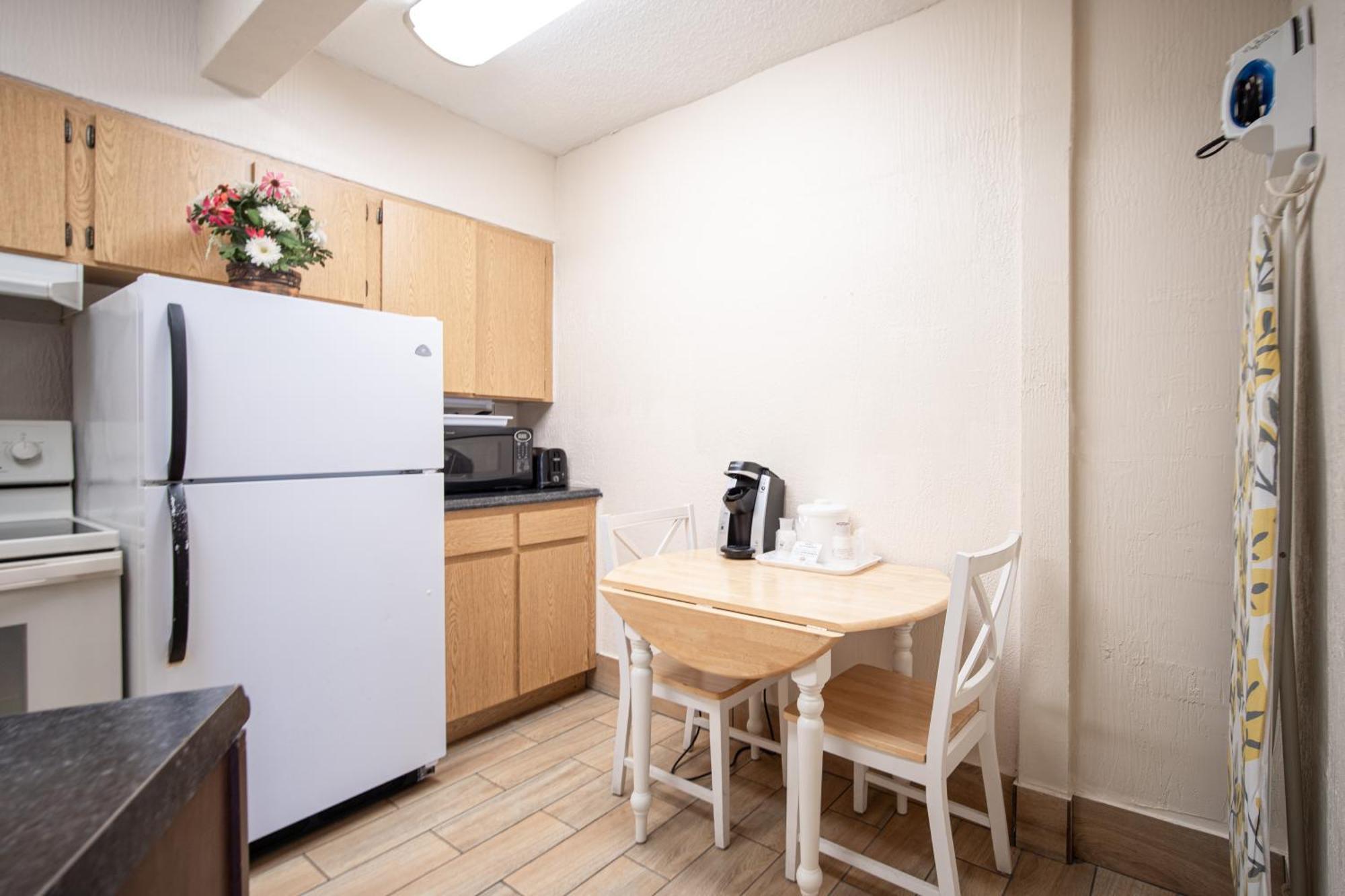 Island Sun & - Venice, Florida Historic Downtown & Getaway