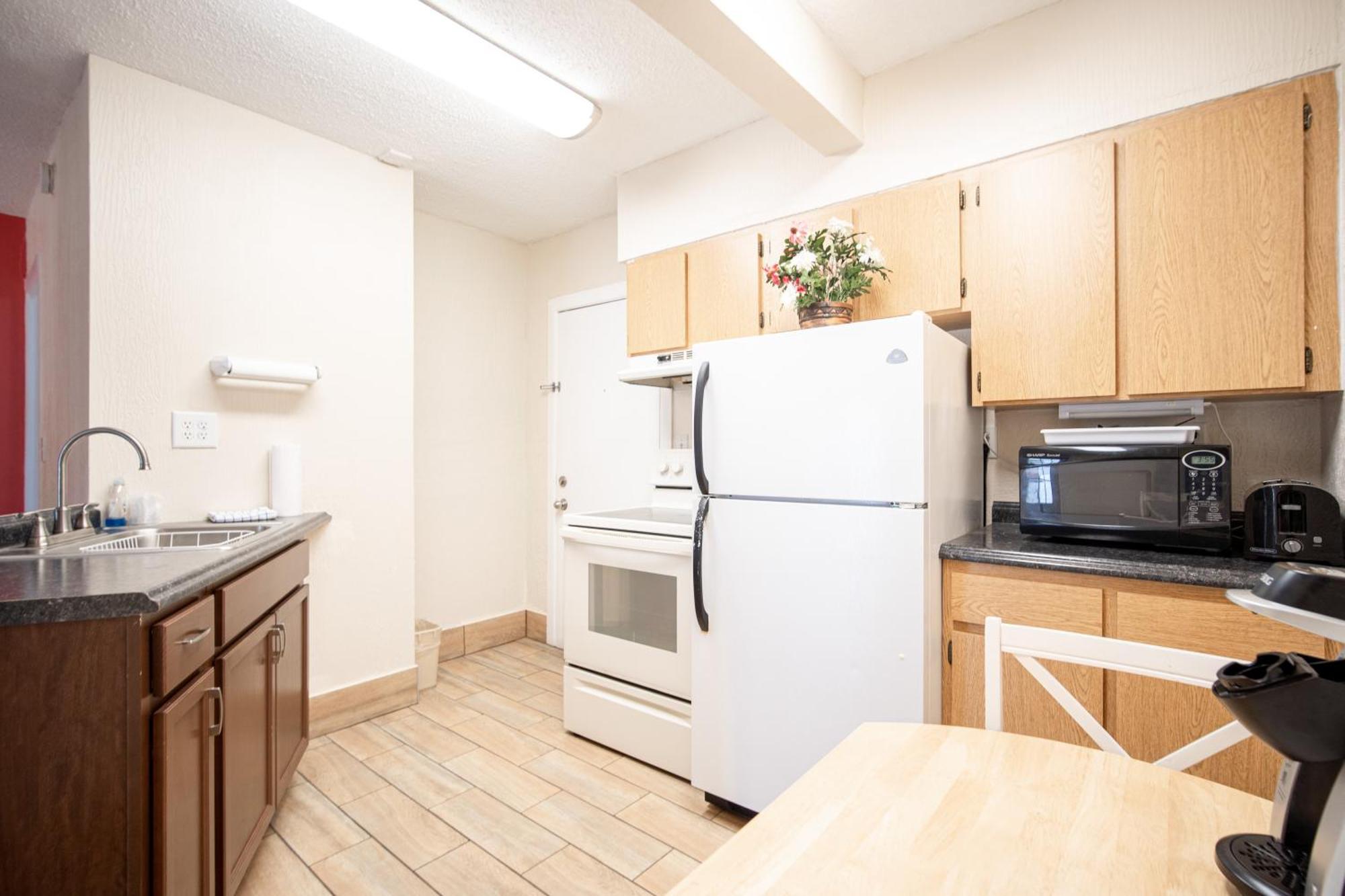 Island Sun & - Venice, Florida Historic Downtown & Getaway Venice