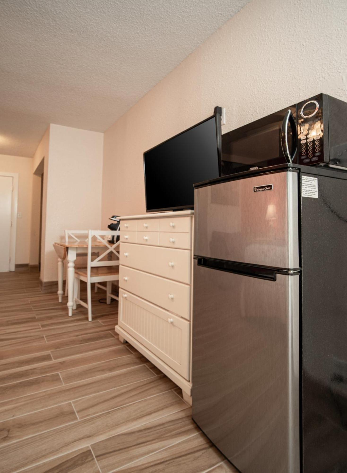 Island Sun & - Venice, Florida Historic Downtown & Getaway Motel 2*