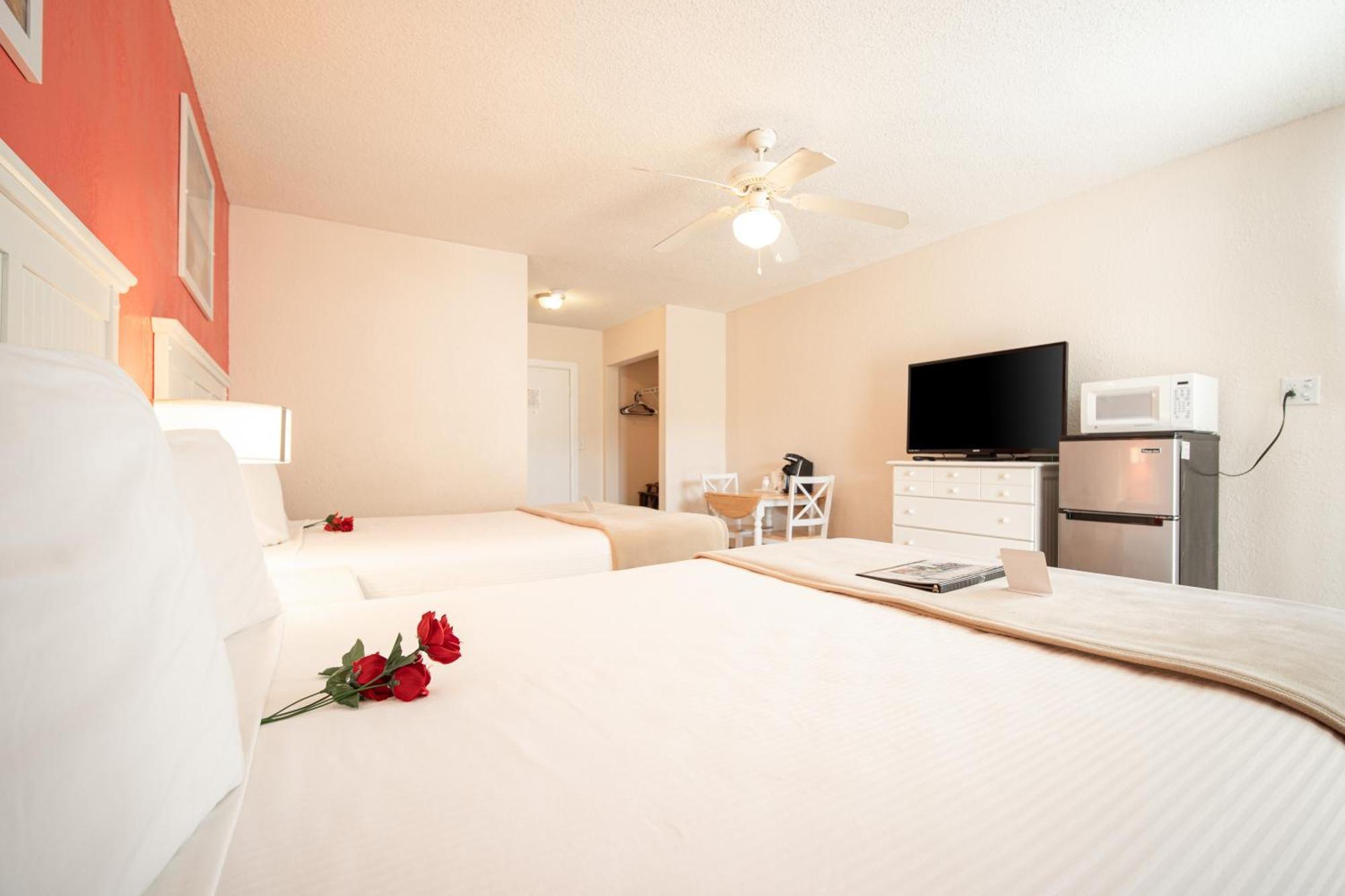 Island Sun & - Venice, Florida Historic Downtown & Getaway 2*
