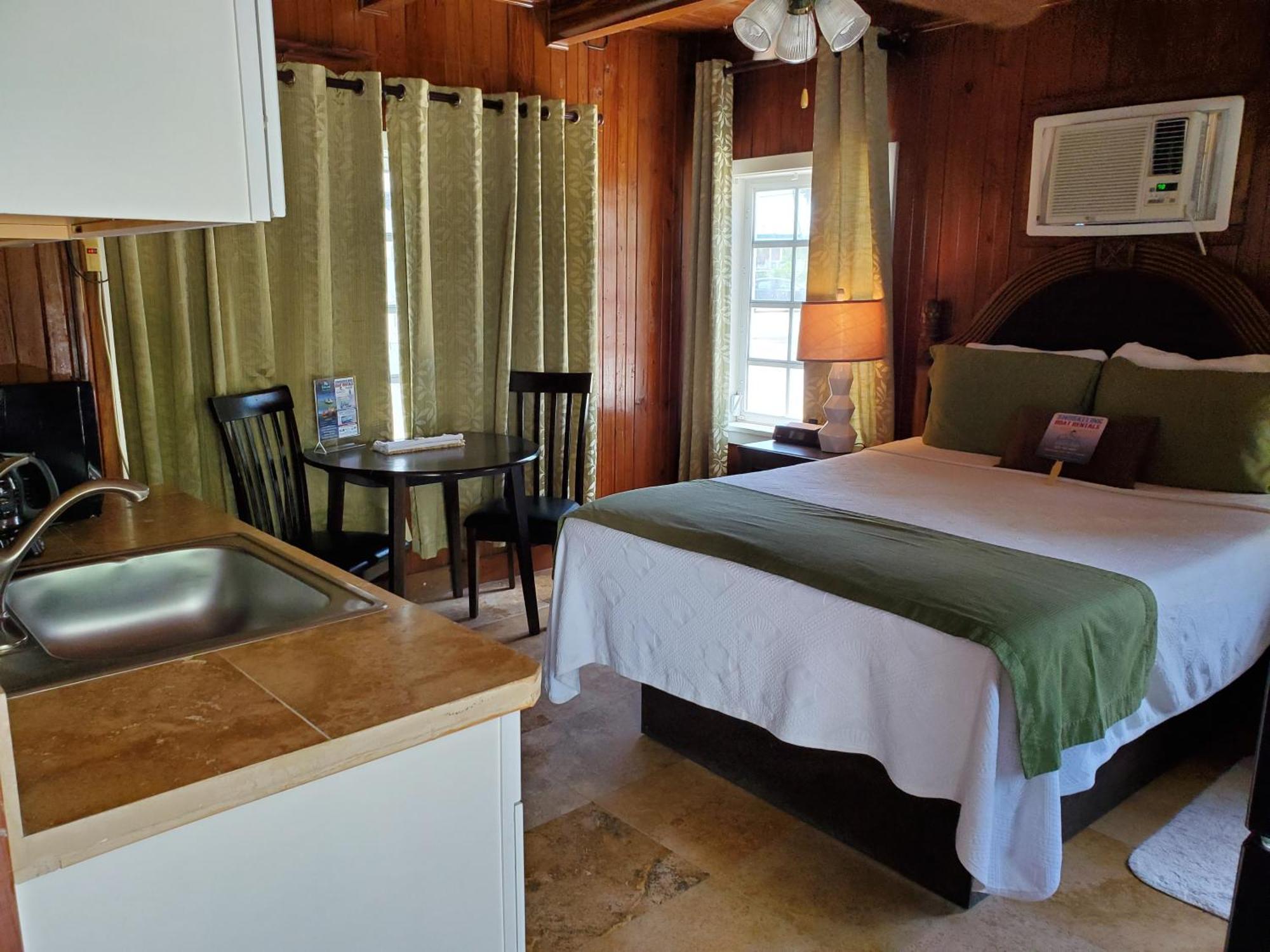 Captain Pip's Marina & Hideaway Resort Marathon