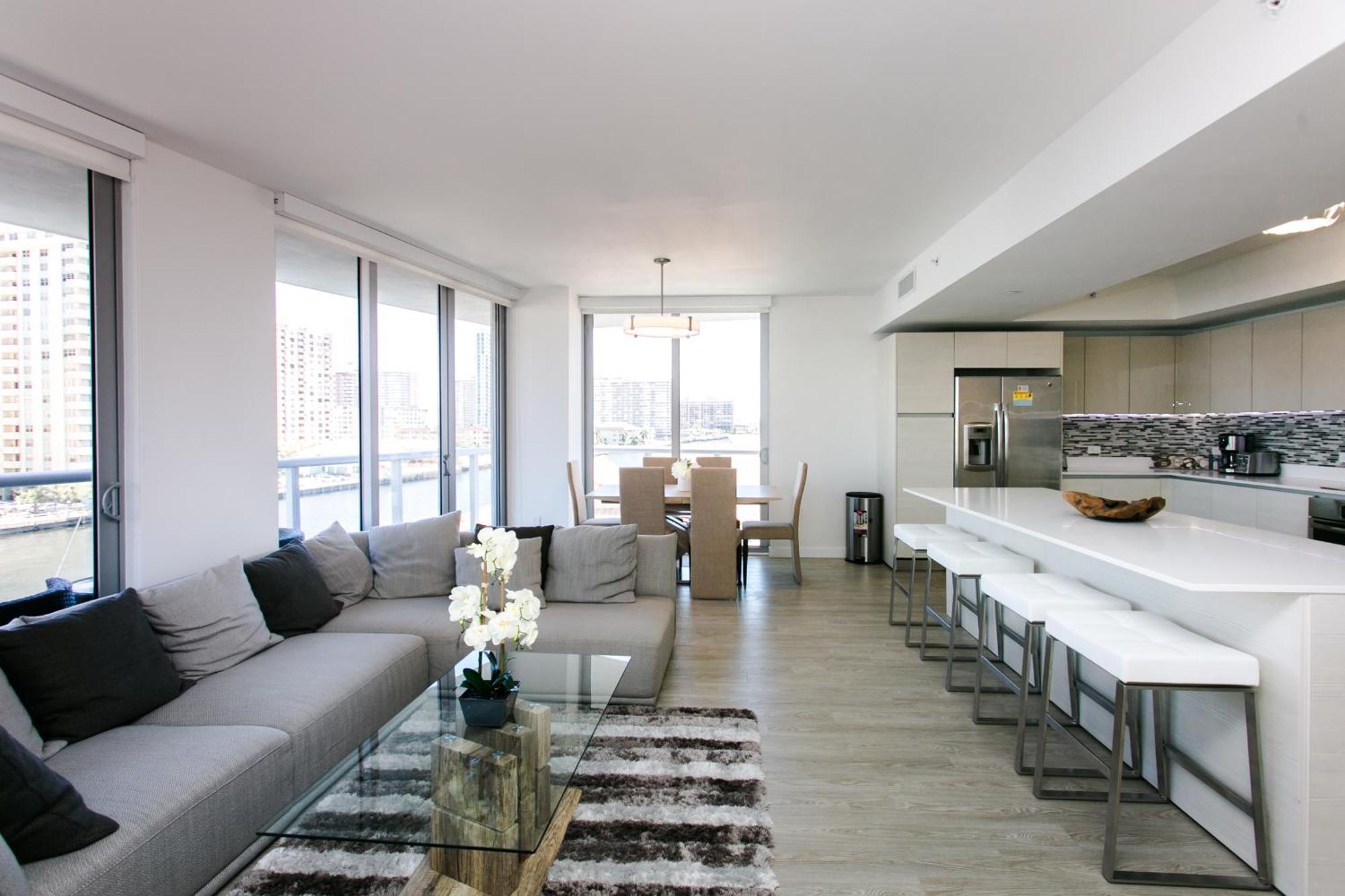 Apartment Three-bedroom Beachwalk Hallandale Beach