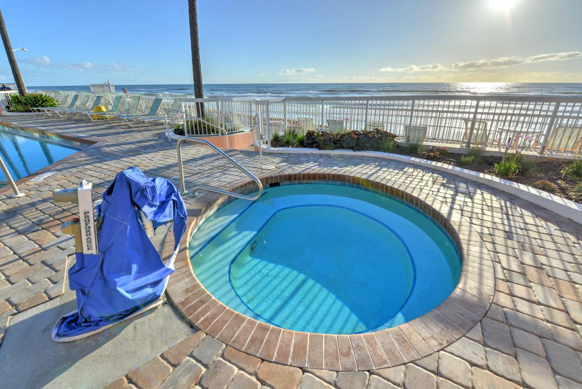 Bahama House - Daytona Shores Hotel