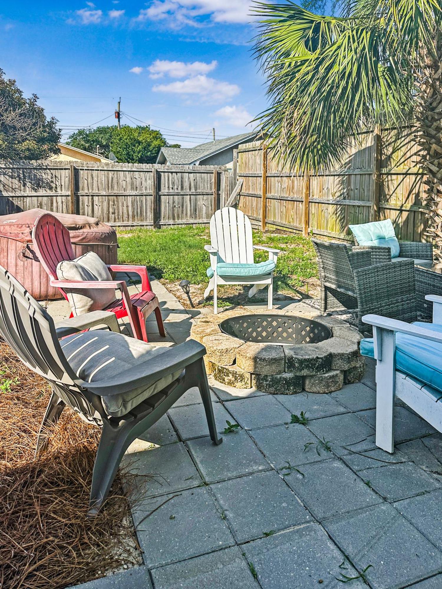 Oceanview Oasis - Relax With Hot Tub, Breakfast, Fire Pit & Putting Green!