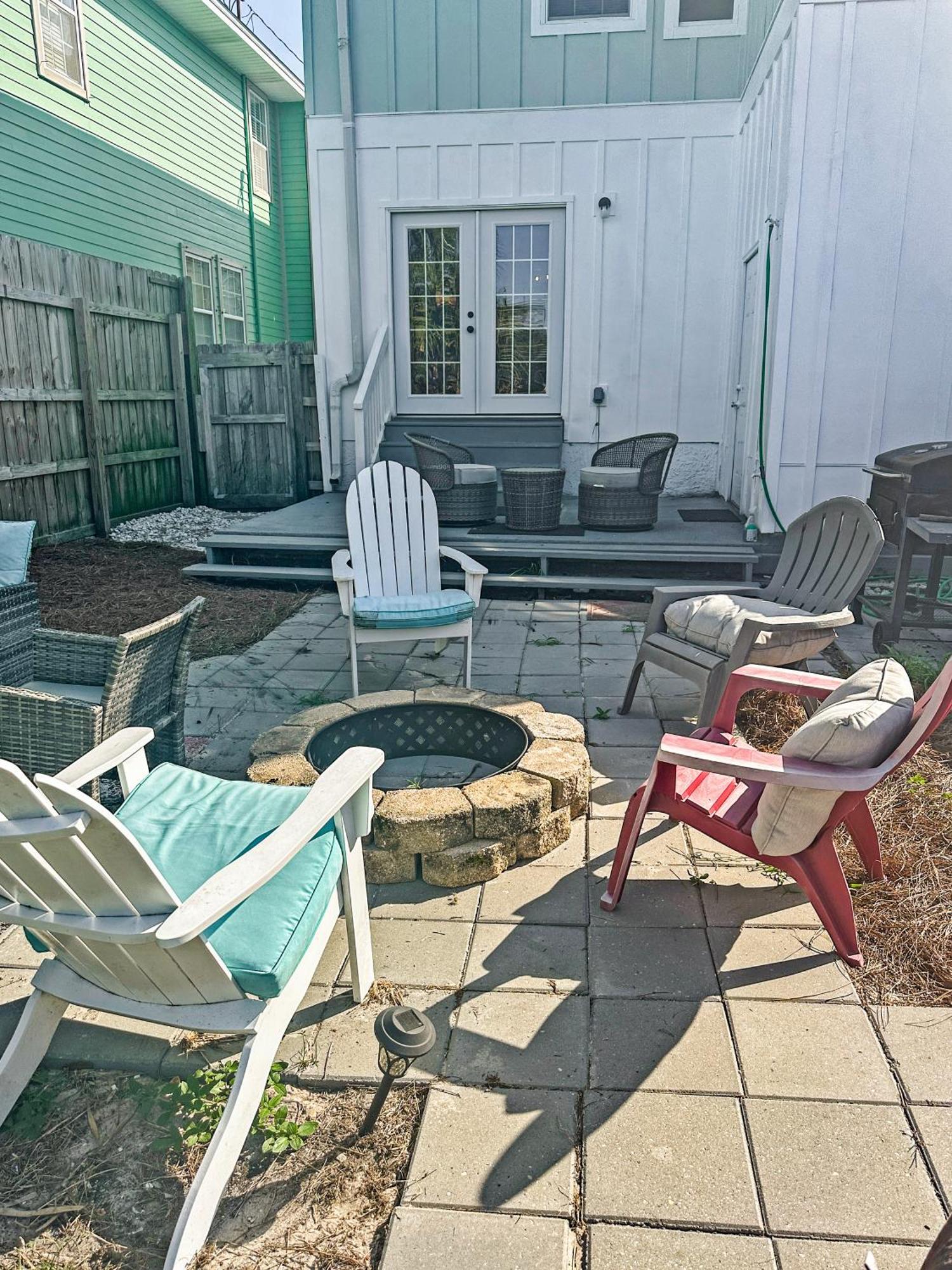 Oceanview Oasis - Relax With Hot Tub, Breakfast, Fire Pit & Putting Green!