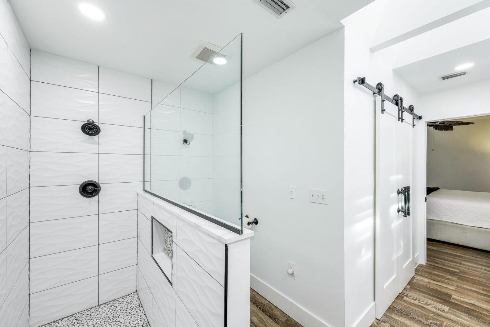 Like Amenities Close To *