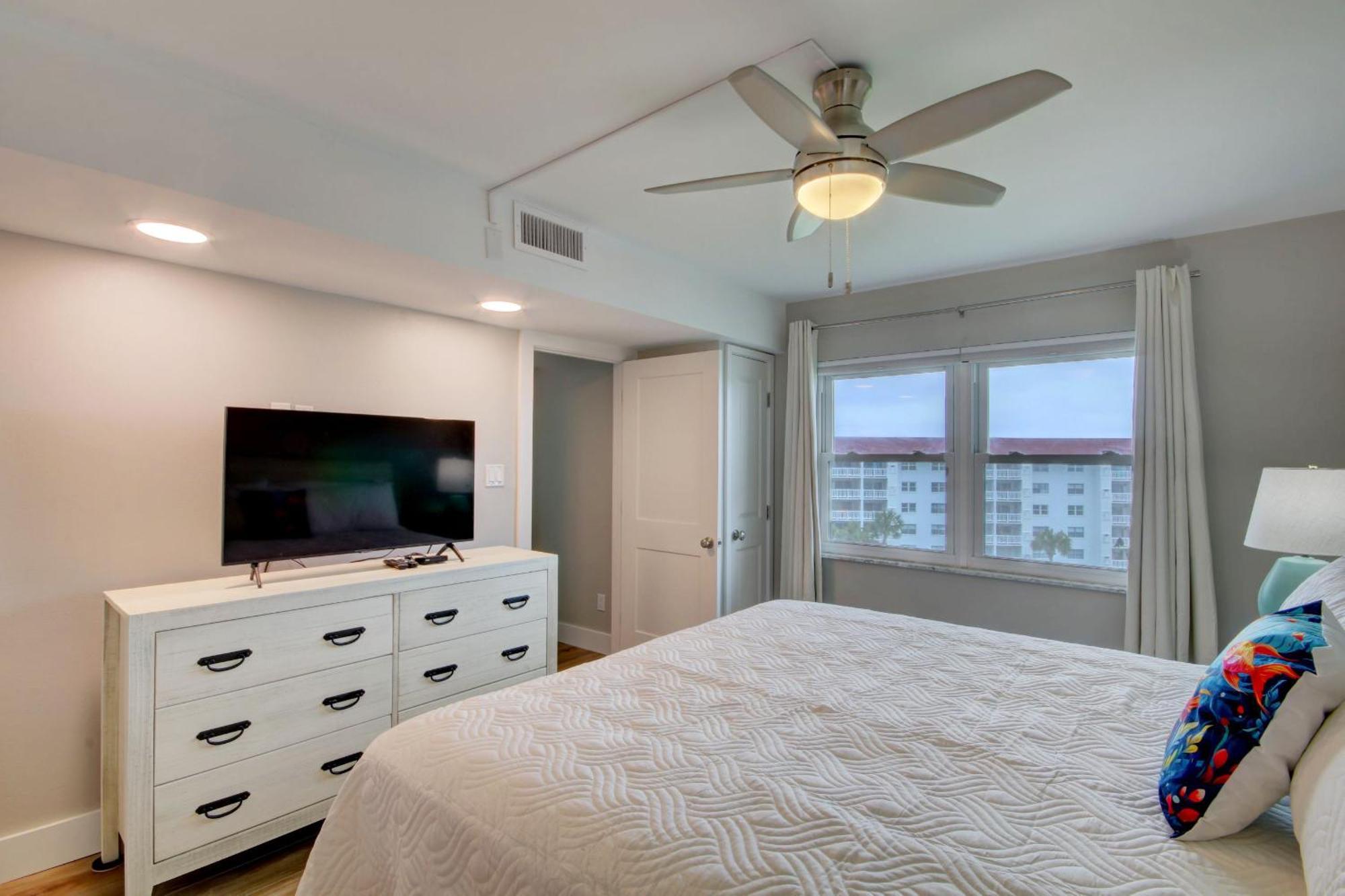 El Matador 266 - Sixth Floor Unit *
