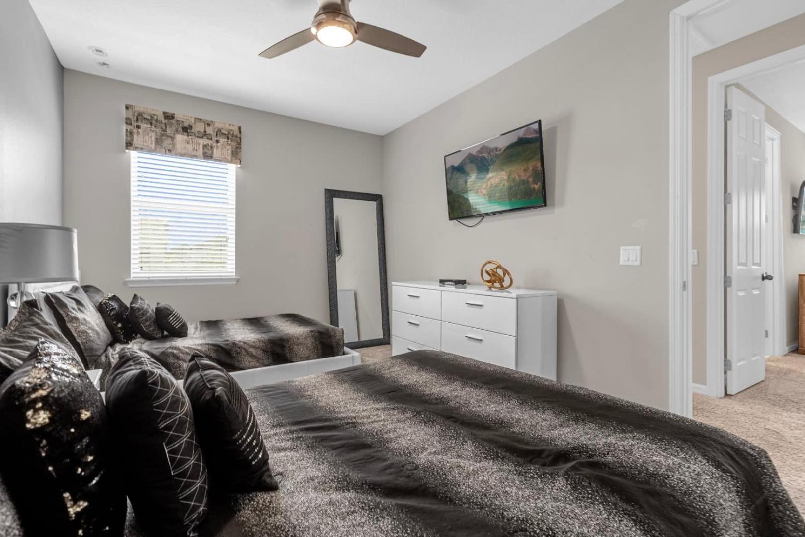 Stunning New 9br W Game Private Pool Kissimmee