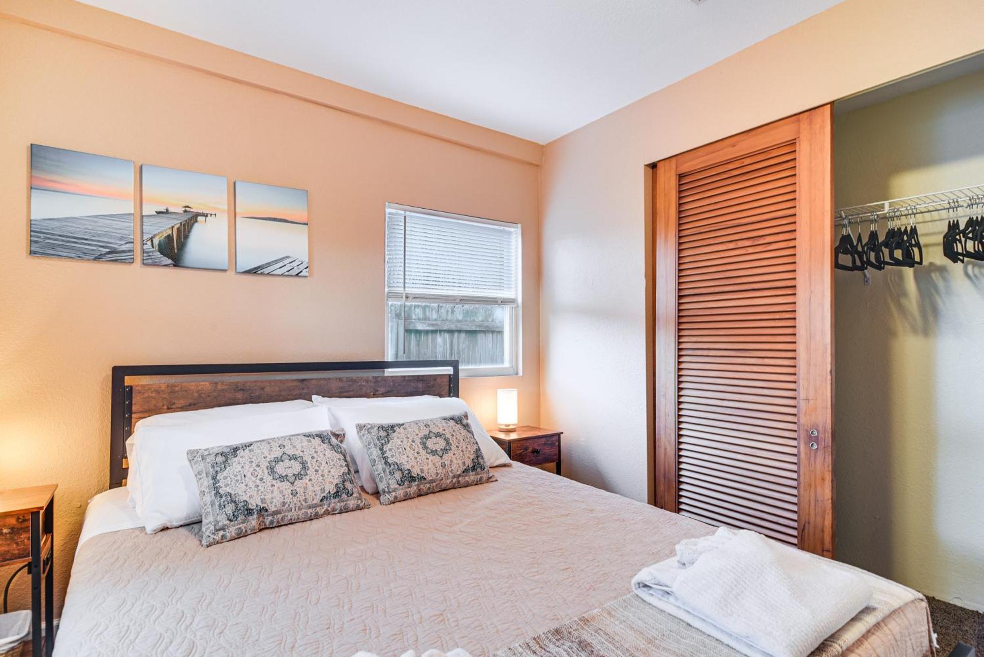 Holiday home Cozy St Pete About 2 Mi To Madeira Beach! *