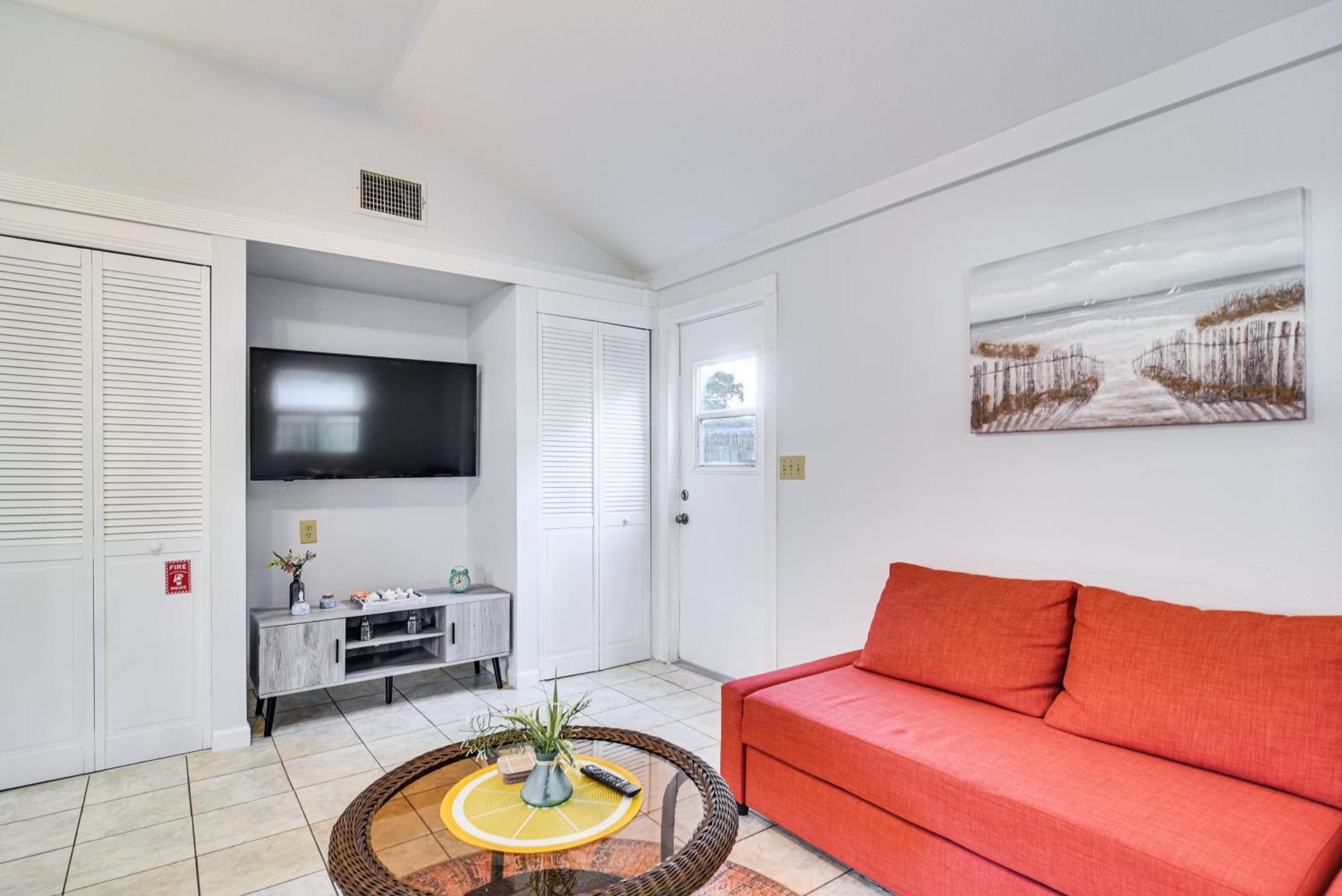 Cozy St Pete About 2 Mi To Madeira Beach! Holiday home *