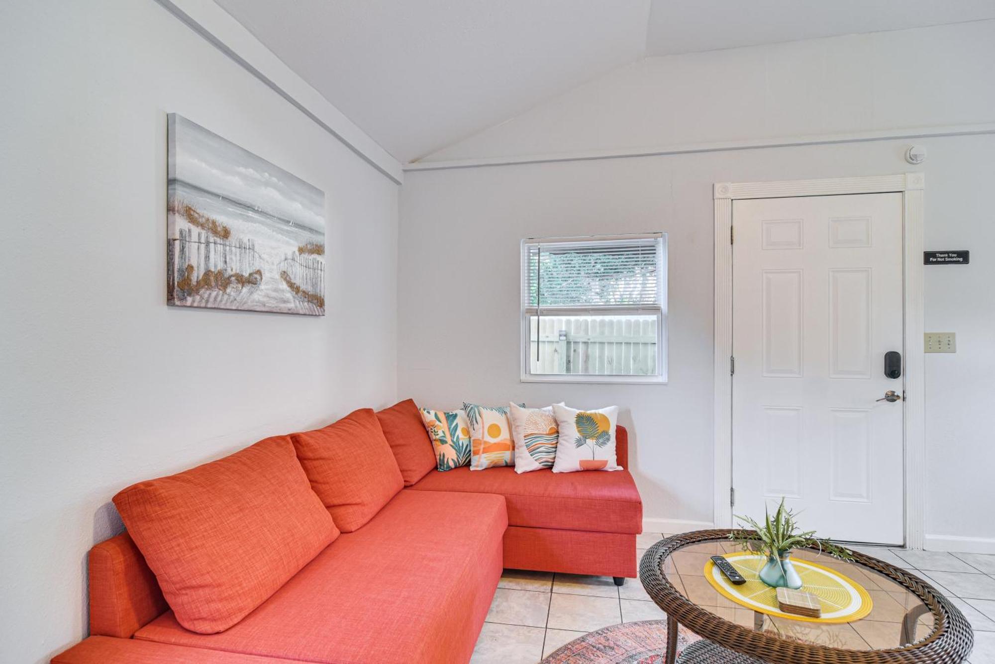 Cozy St Pete About 2 Mi To Madeira Beach! Holiday home