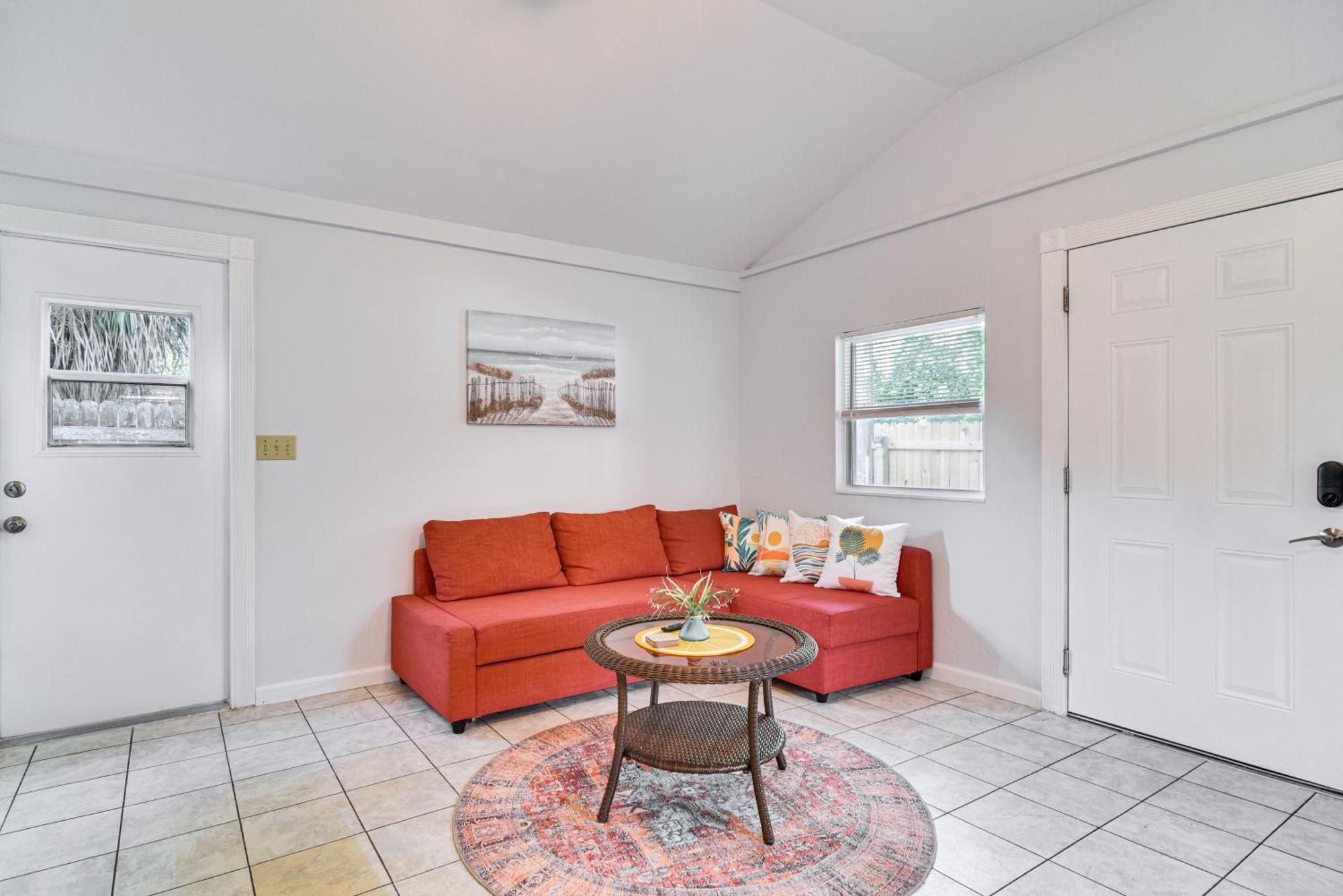 Cozy St Pete About 2 Mi To Madeira Beach! Holiday home *