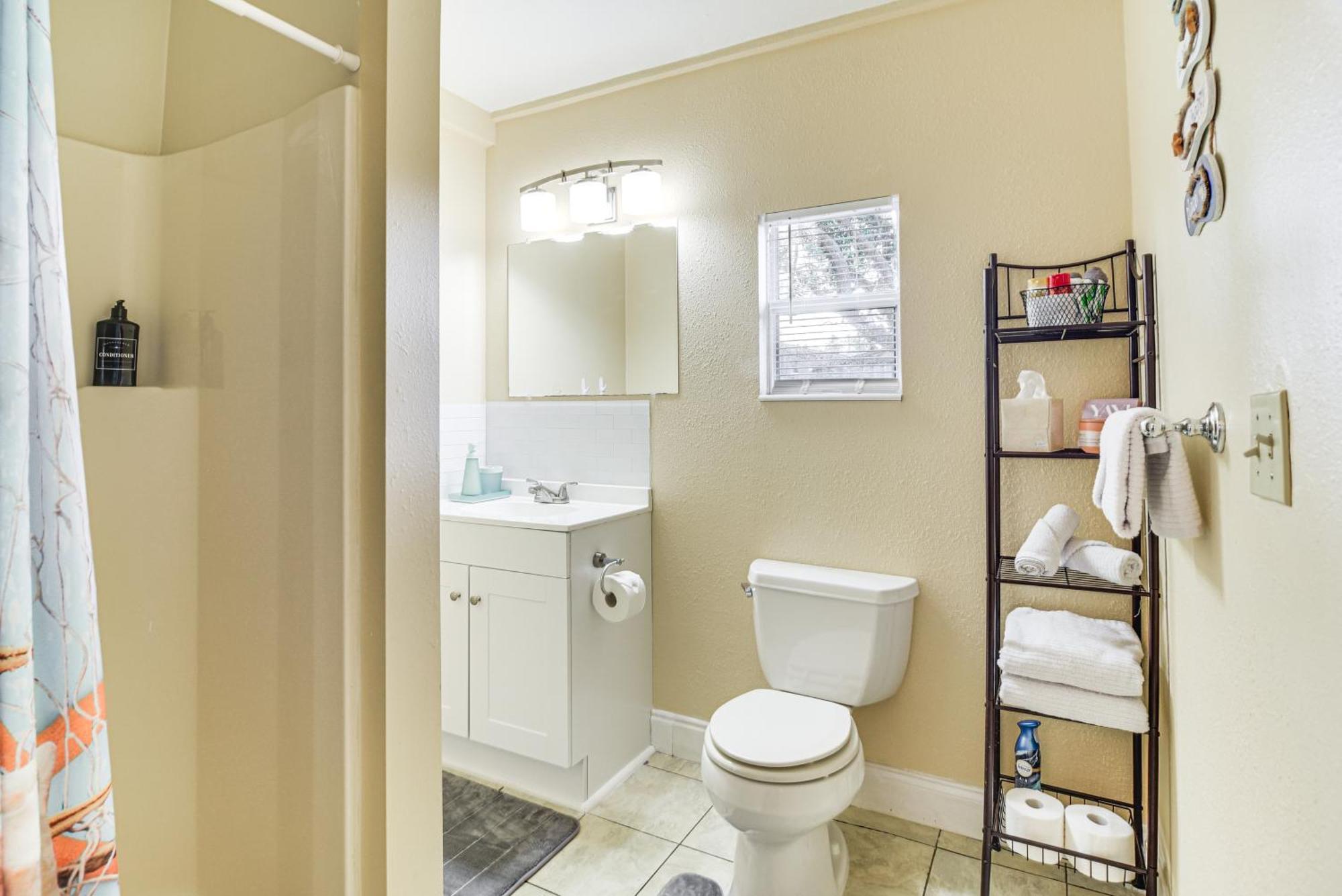 Holiday home Cozy St Pete About 2 Mi To Madeira Beach! *