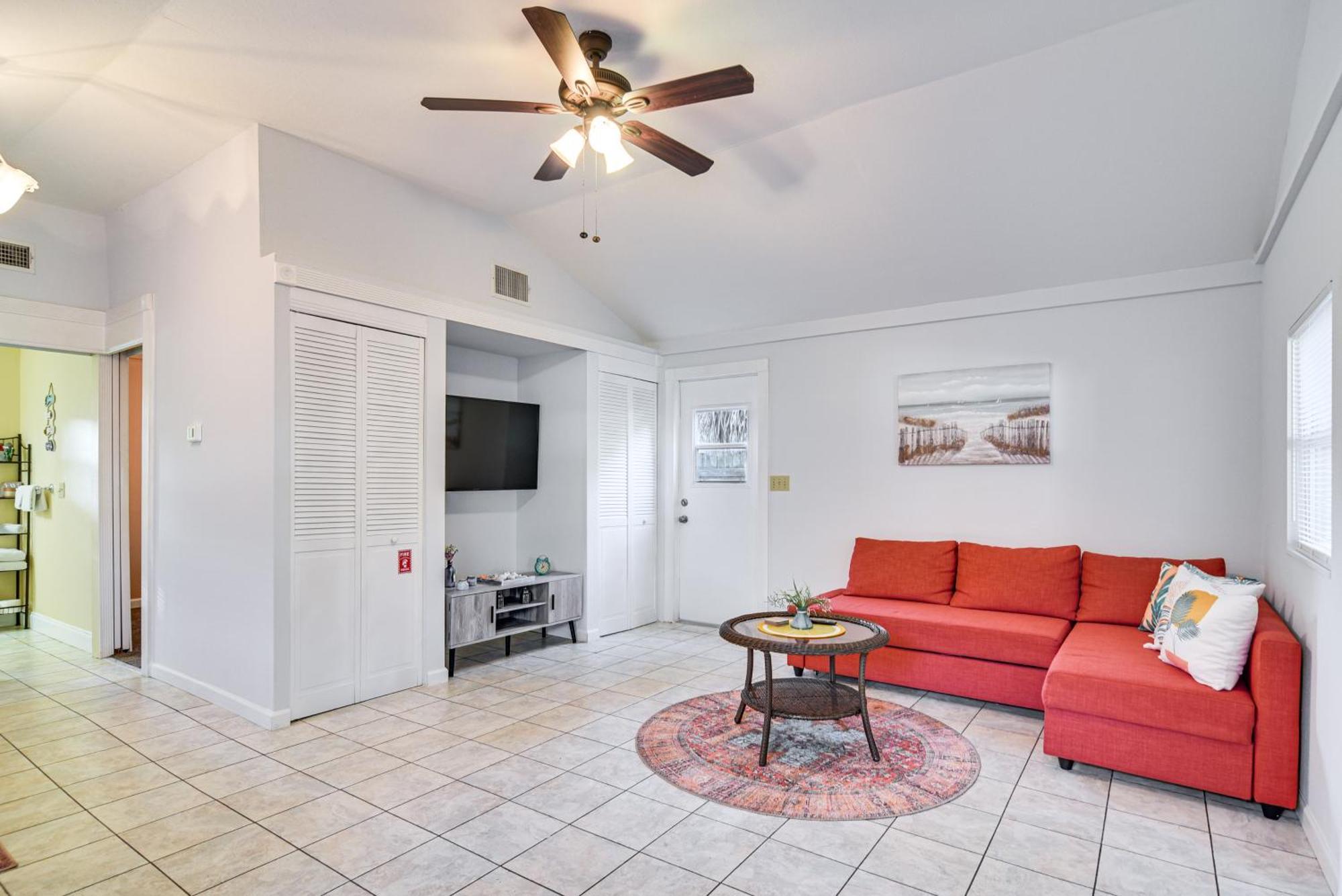 Cozy St Pete About 2 Mi To Madeira Beach! Holiday home