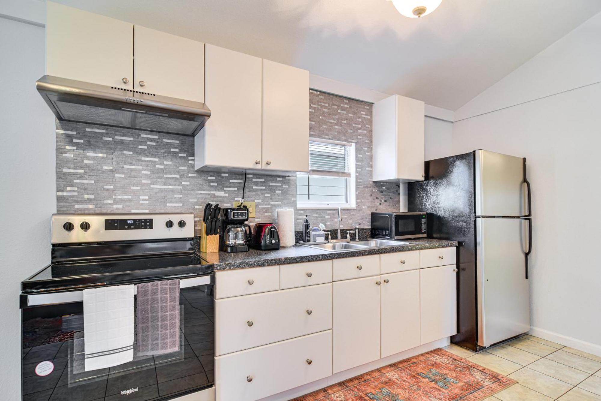 Cozy St Pete About 2 Mi To Madeira Beach! Holiday home