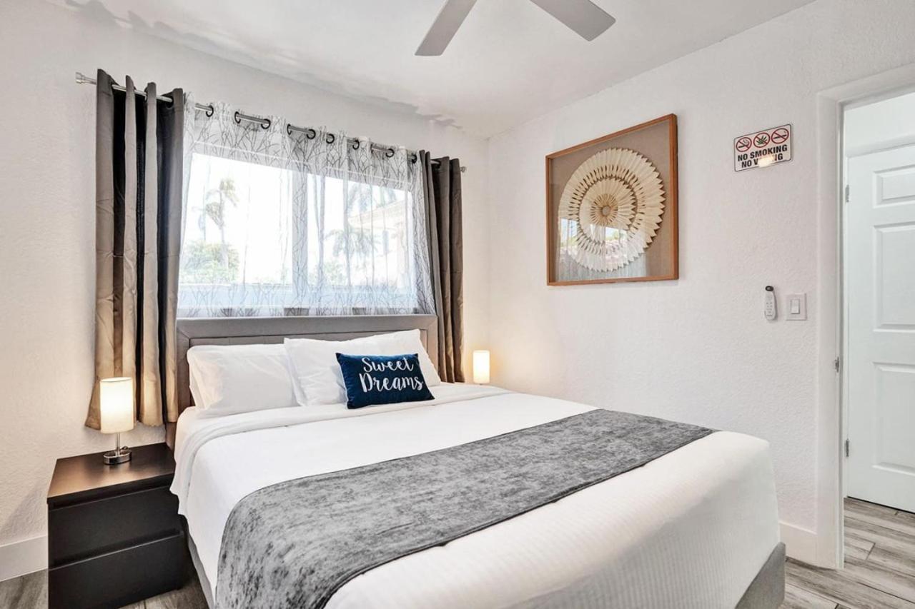 Villa Seaside Oasis In Lakes Near The Hollywood