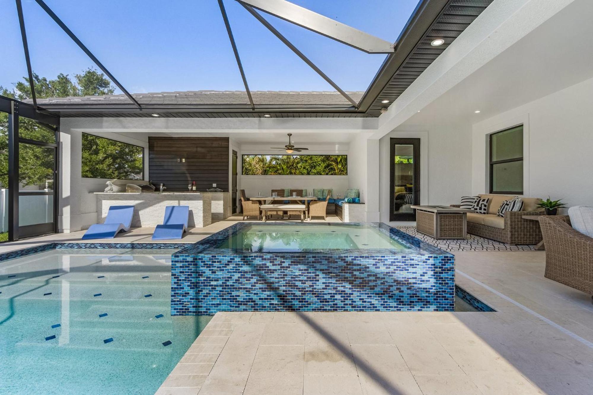 Gorgeous! Heated, Saltwater Pool And Spa, Custom Outdoor Kitchen - Still Waters - Roelens Holiday home *