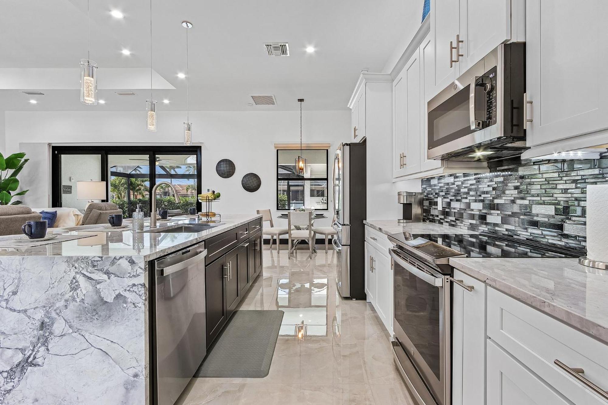 Holiday home Gorgeous! Heated, Saltwater Pool And Spa, Custom Outdoor Kitchen - Still Waters - Roelens *