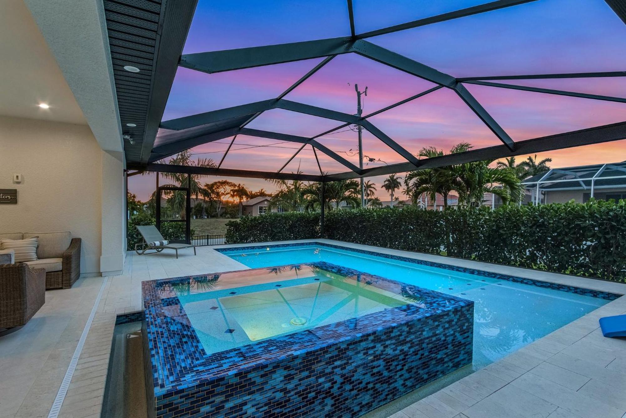 Holiday home Gorgeous! Heated, Saltwater Pool And Spa, Custom Outdoor Kitchen - Still Waters - Roelens Cape Coral