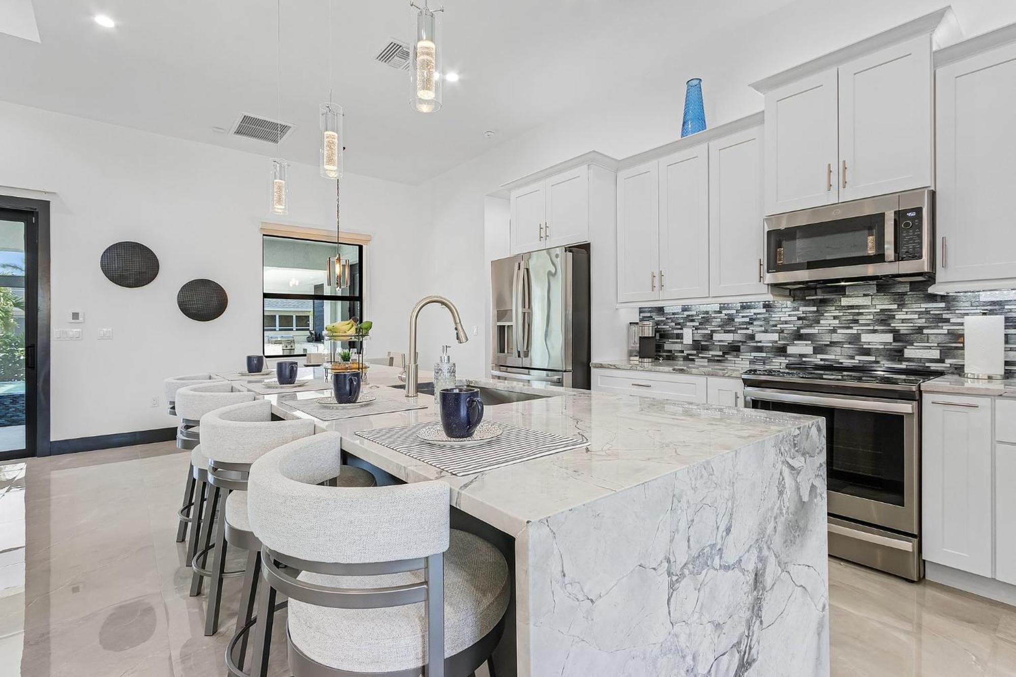 Gorgeous! Heated, Saltwater Pool And Spa, Custom Outdoor Kitchen - Still Waters - Roelens Holiday home Cape Coral