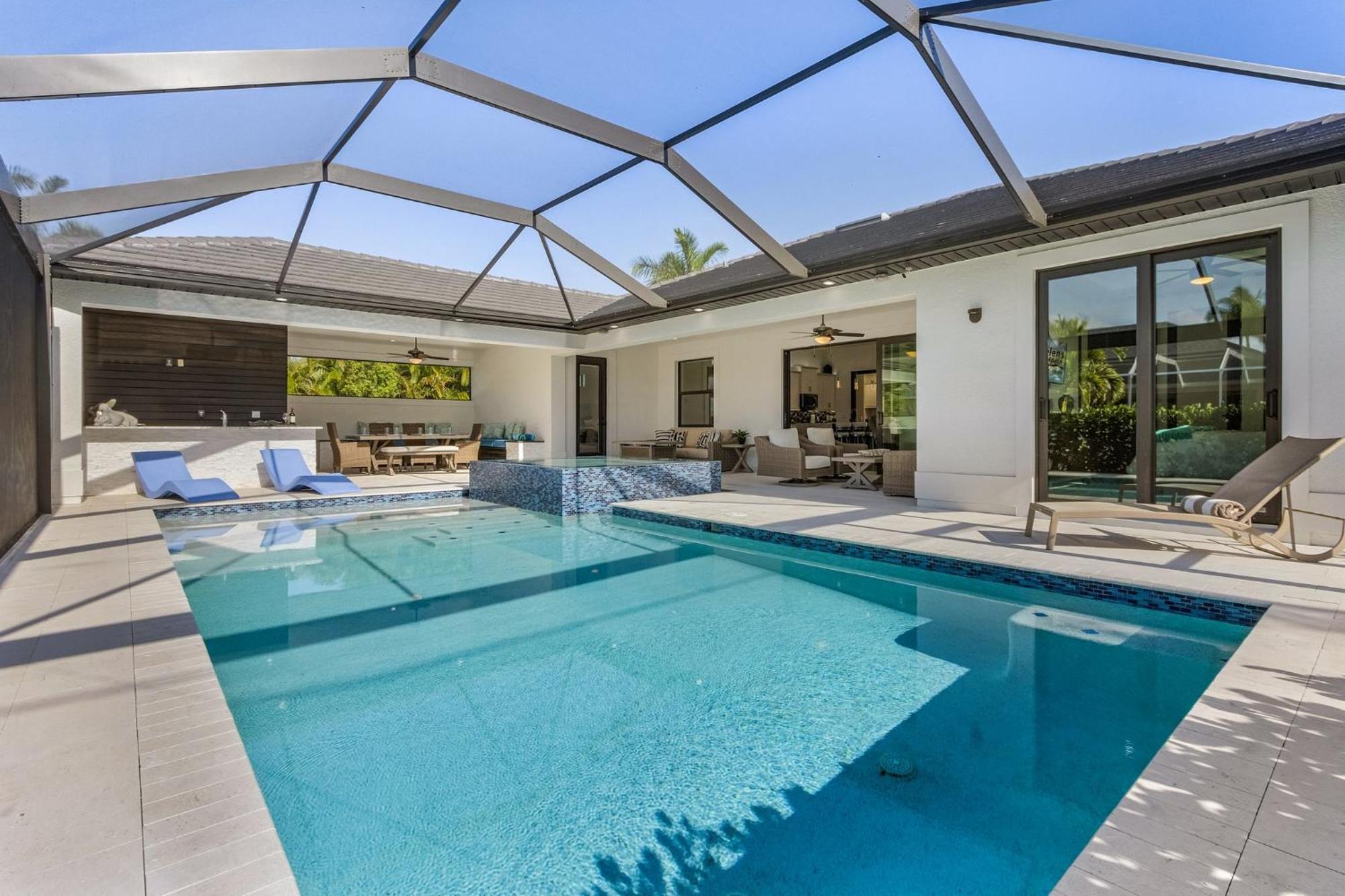 Holiday home Gorgeous! Heated, Saltwater Pool And Spa, Custom Outdoor Kitchen - Still Waters - Roelens