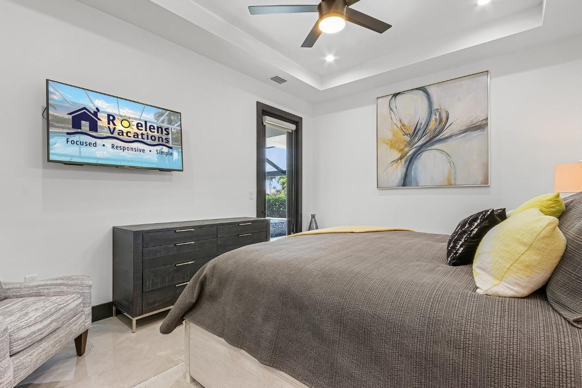 Gorgeous! Heated, Saltwater Pool And Spa, Custom Outdoor Kitchen - Still Waters - Roelens Cape Coral