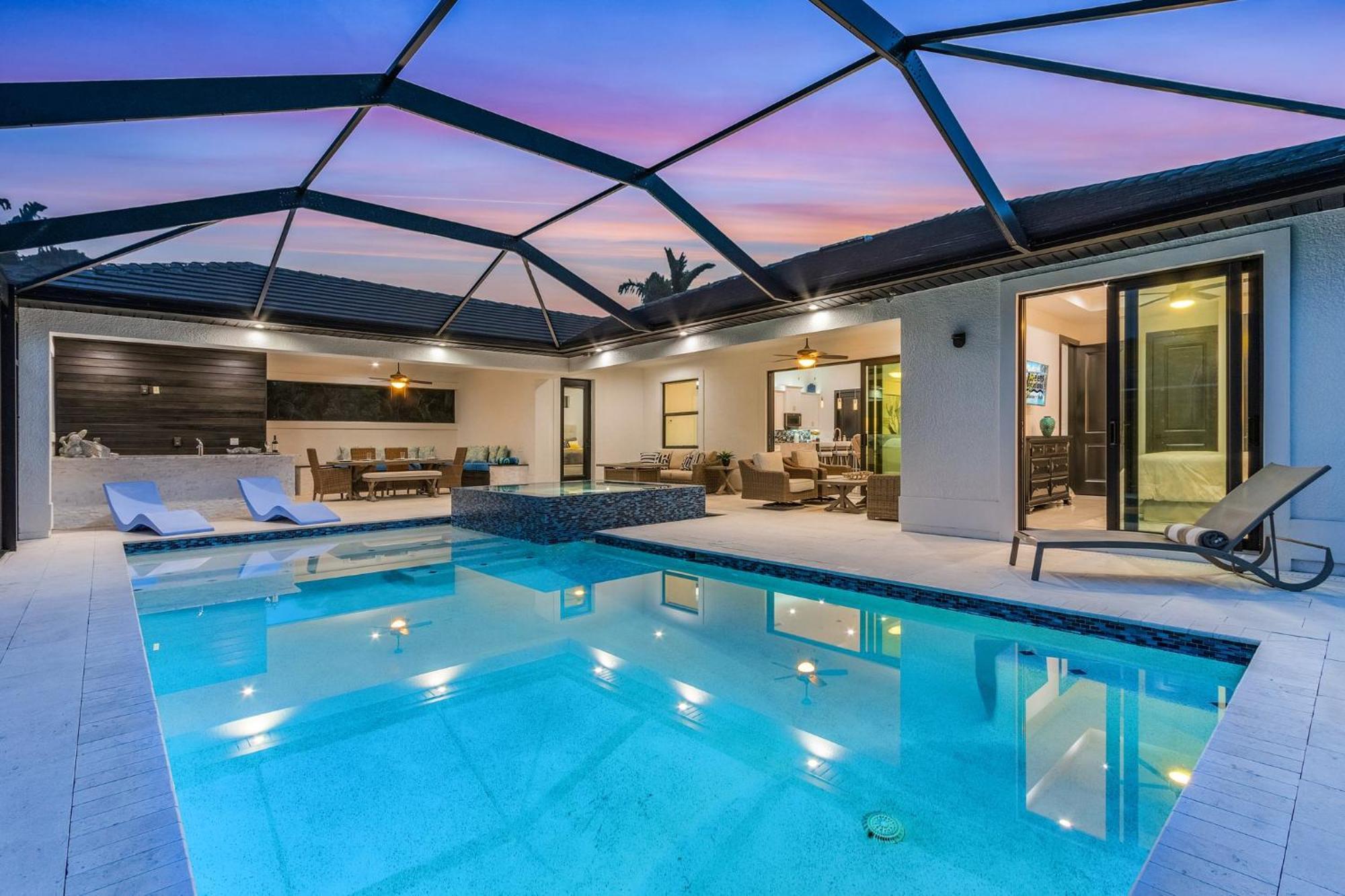 Holiday home Gorgeous! Heated, Saltwater Pool And Spa, Custom Outdoor Kitchen - Still Waters - Roelens