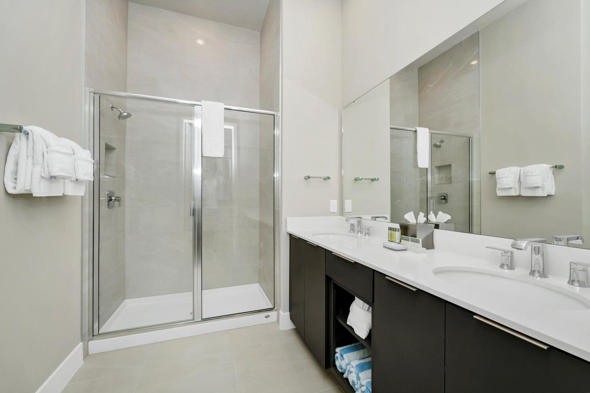 Apartment Spacious Modern With Pool Table, Rooftop Terrace And Large Loft Reunion Water Park Access Near At Spectrum Orlando By Rentyl B34-246
