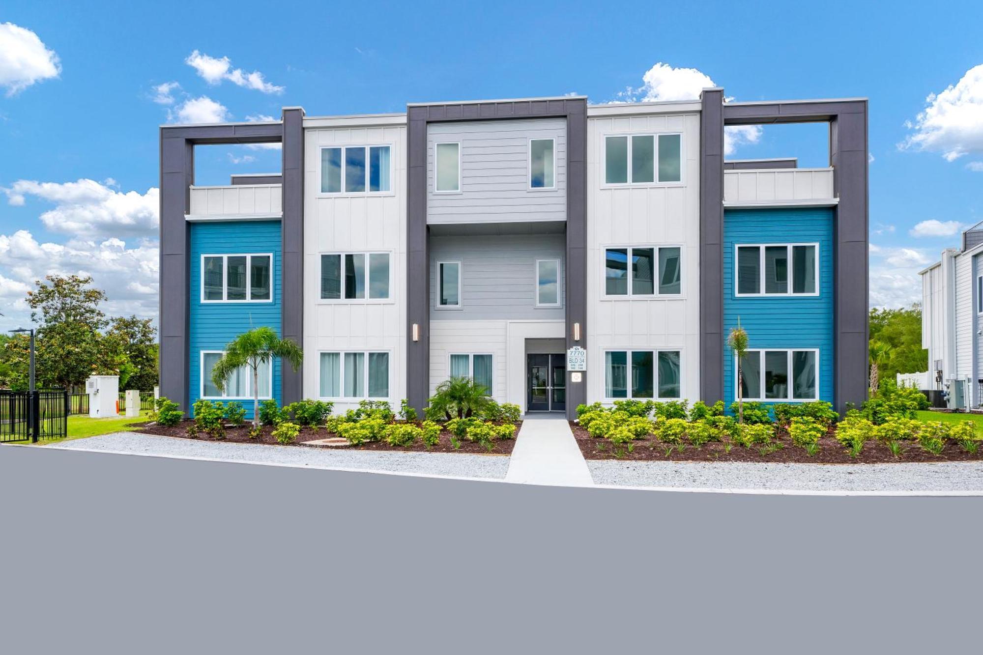 Spacious Modern With Pool Table, Rooftop Terrace And Large Loft Reunion Water Park Access Near At Spectrum Orlando By Rentyl B34-246 *