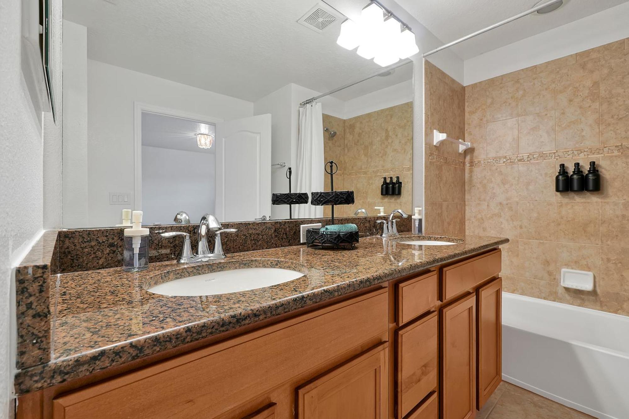 Stylish & Cozy Retreat Prime Location Fully Equipped Holiday home