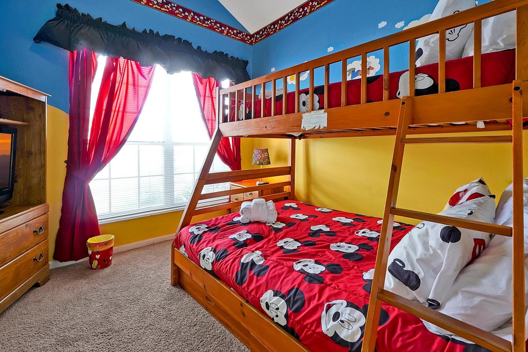 Tropical Escape: Pool,spa & Themed Game Holiday home Kissimmee