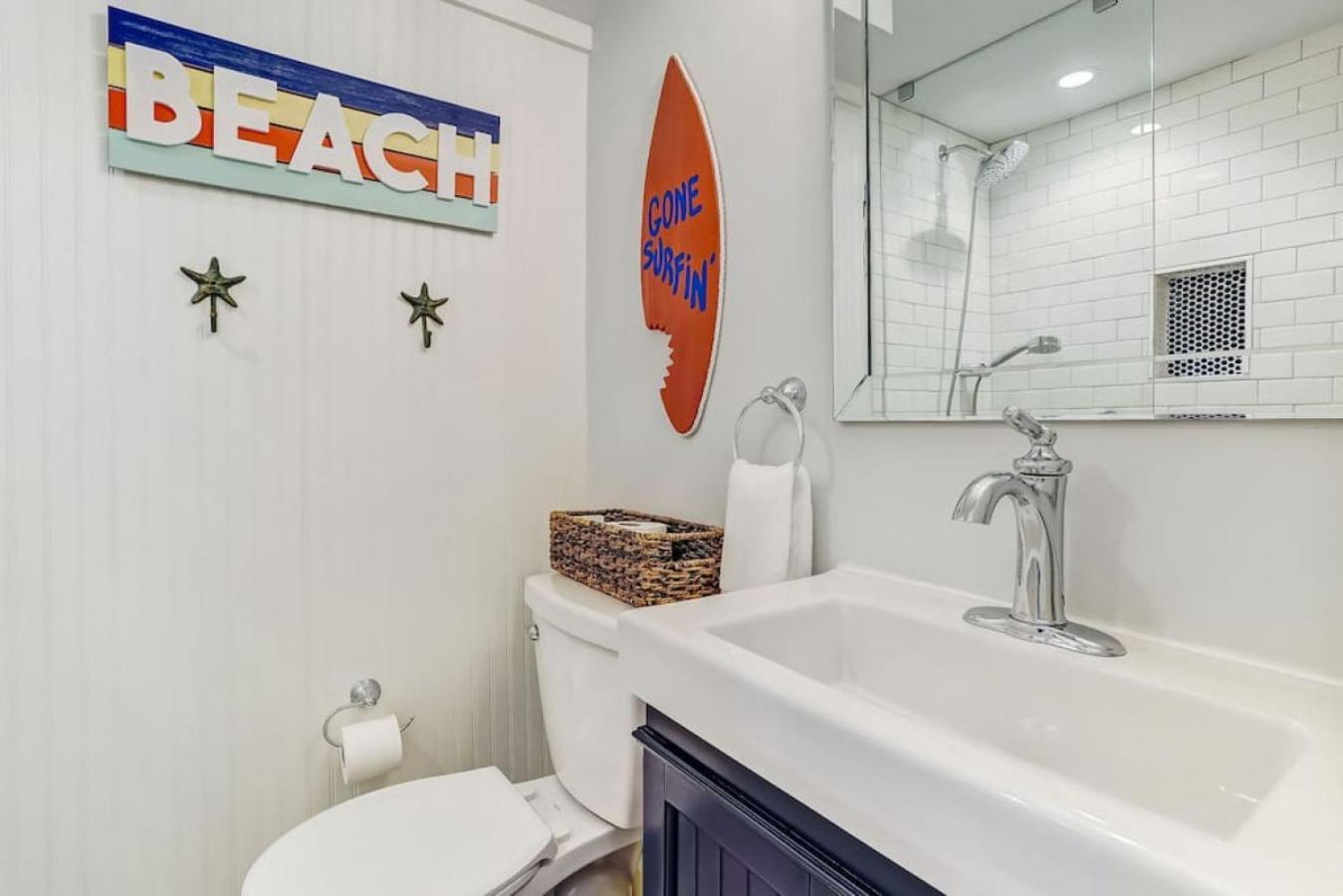 The Reef - Cozy Hideaway - Private Patio - Located Steps From The Holiday home